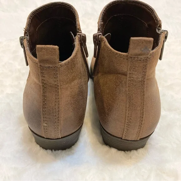 Brown Boots Carlos Santana Booties Vegan Leather Zipper Ankle Booties 7 - 7.5 - Picture 4 of 12